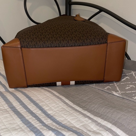 NWT MICHAEL Michael Kors EVA Large Signature Logo Stripe Tote Bag MK - Picture 11 of 16